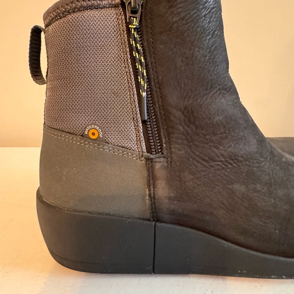 Women’s Bogs Black Suede Ankle Boots - Comfortable Zip Booties - Picture 4 of 7